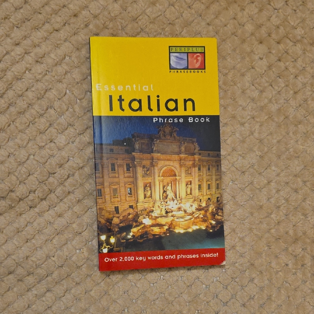 Essential Italian Phrase Pocket Book 2000 Periplus Edition